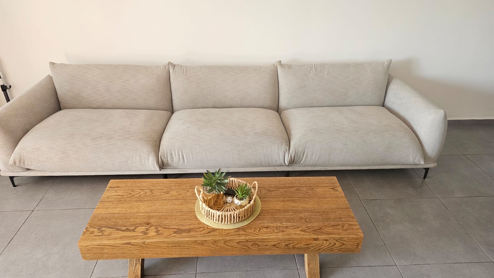 אחרי ניקוי ריפודים - ספה נקייה