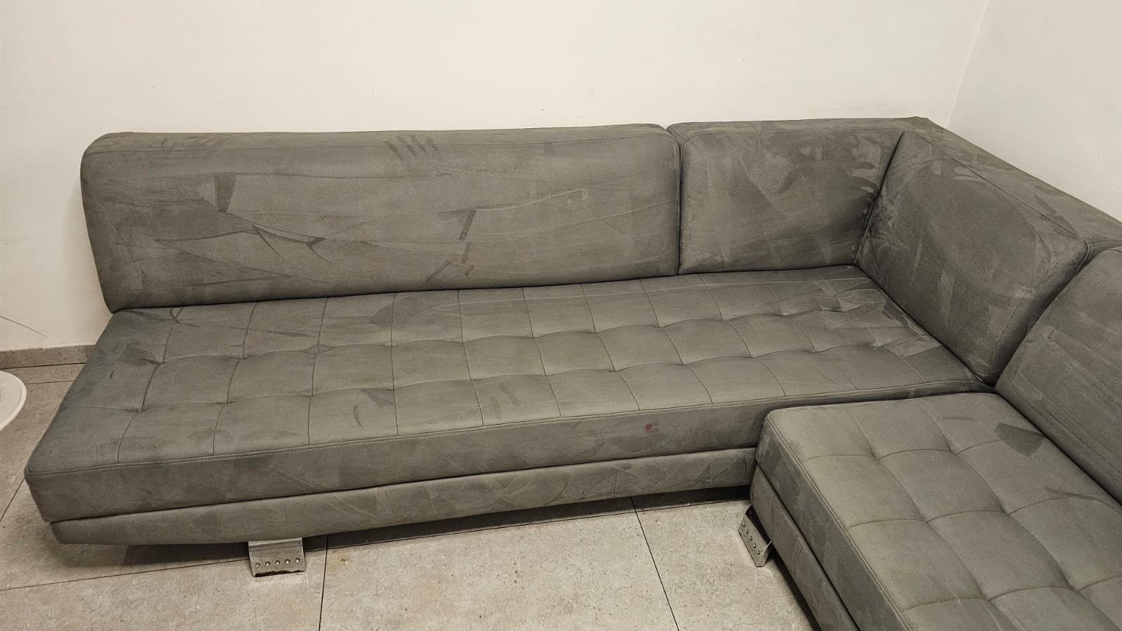 לפני ניקוי רהיט